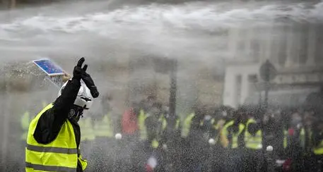 Gilet gialli: ancora blocchi in Francia