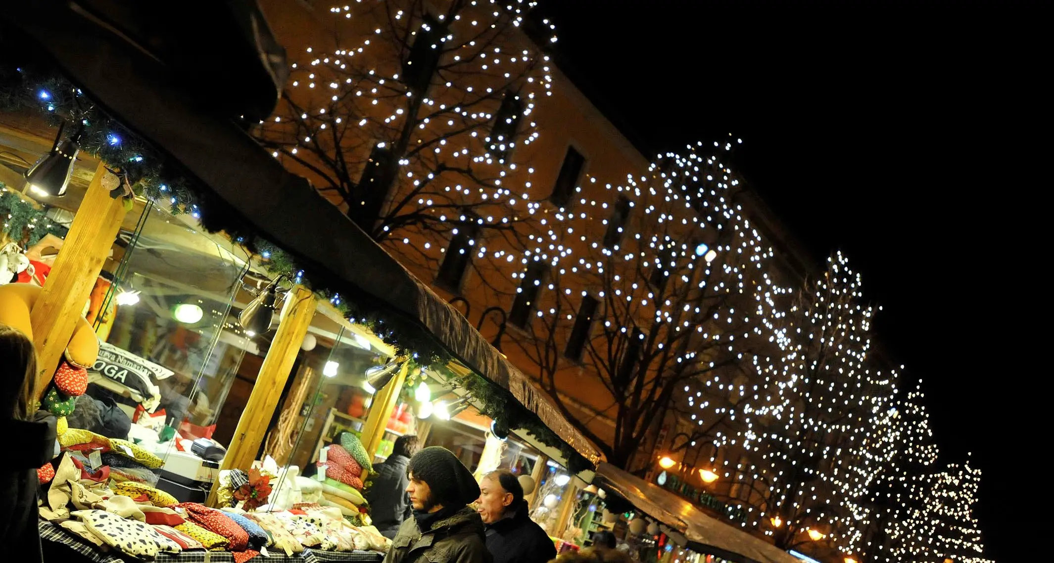 Mercatini, 100 mila euro di luci in sitle parigino