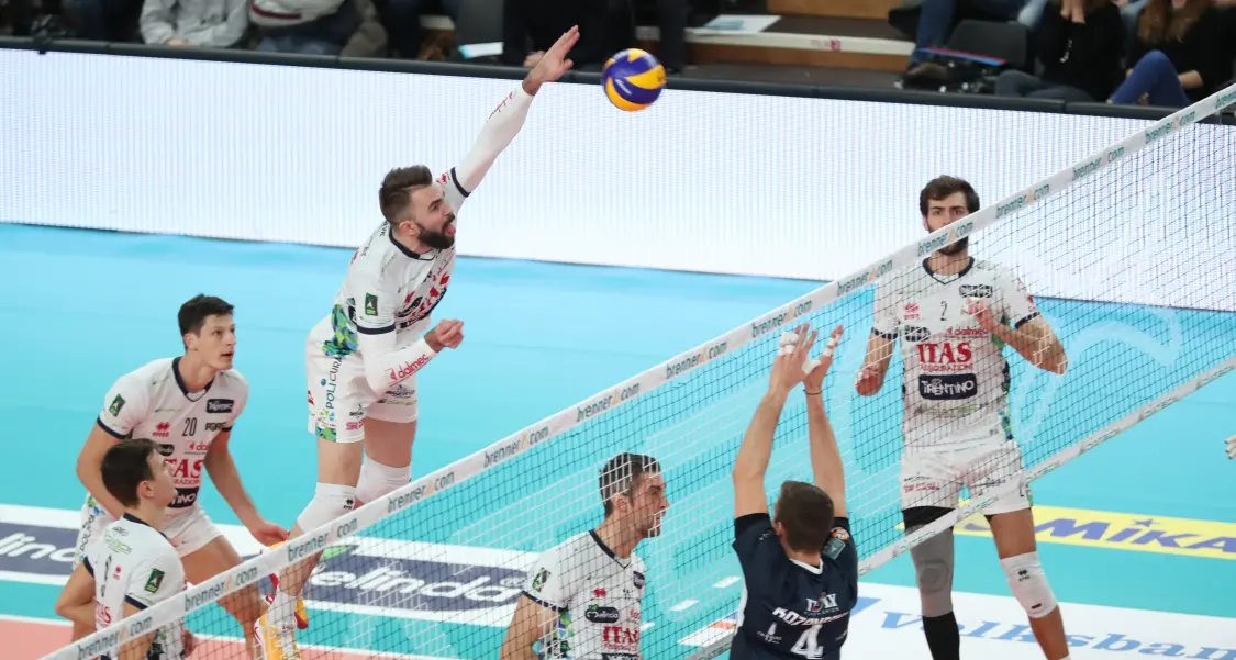 Kovacevic e Russell in gran forma, l'Itas schianta Milano 3-0
