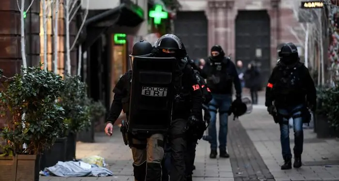 Killer ancora in fuga, ma avrebbe detto: «Vendetta per i fratelli morti in Siria»