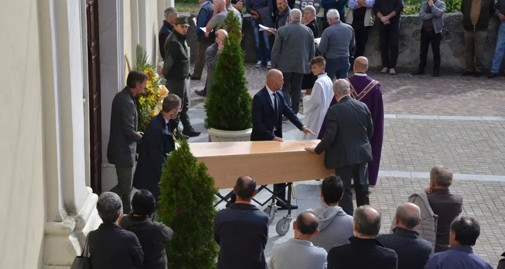 L'ultimo saluto a Vittoriono Tarolli \"Grazie per aver amato questa terra\"