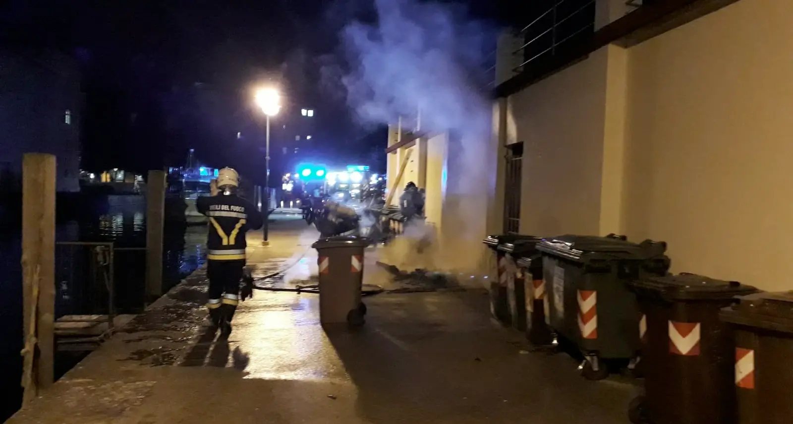 In azione a Riva i vandali dei cassonetti