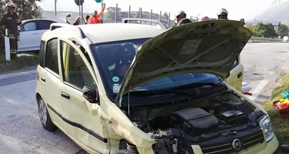 Scontro tra due auto a Tuenno: in ospedale un ottantacinquenne