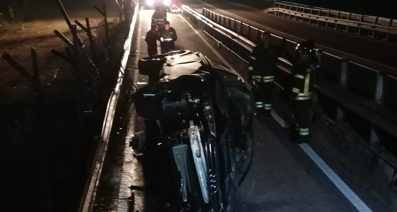 Si ribalta al cavalcavia di Ravina Paura ma ferite lievi per un 34enne