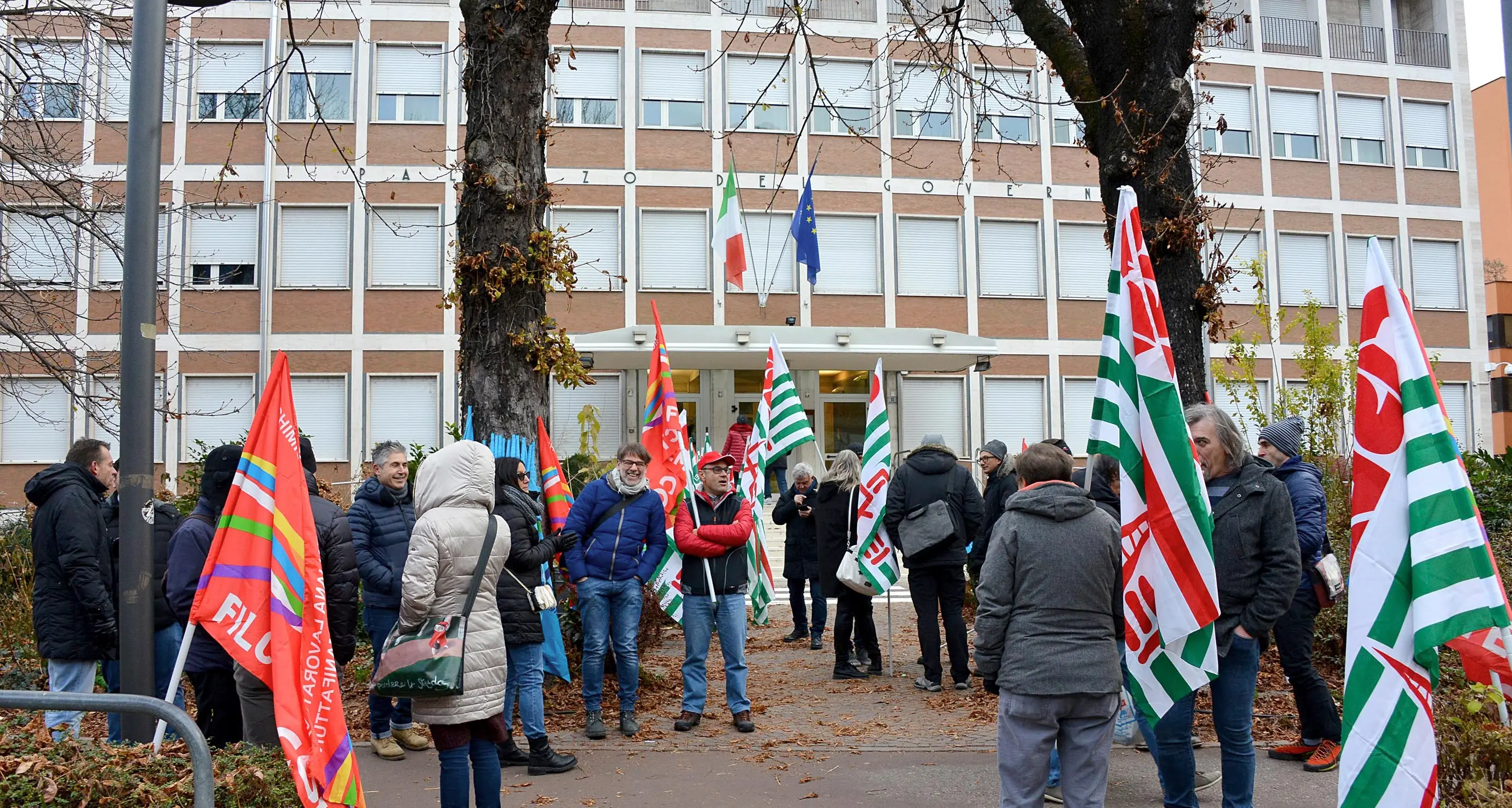 Aziende dei servizi, in 600 rischiano il posto