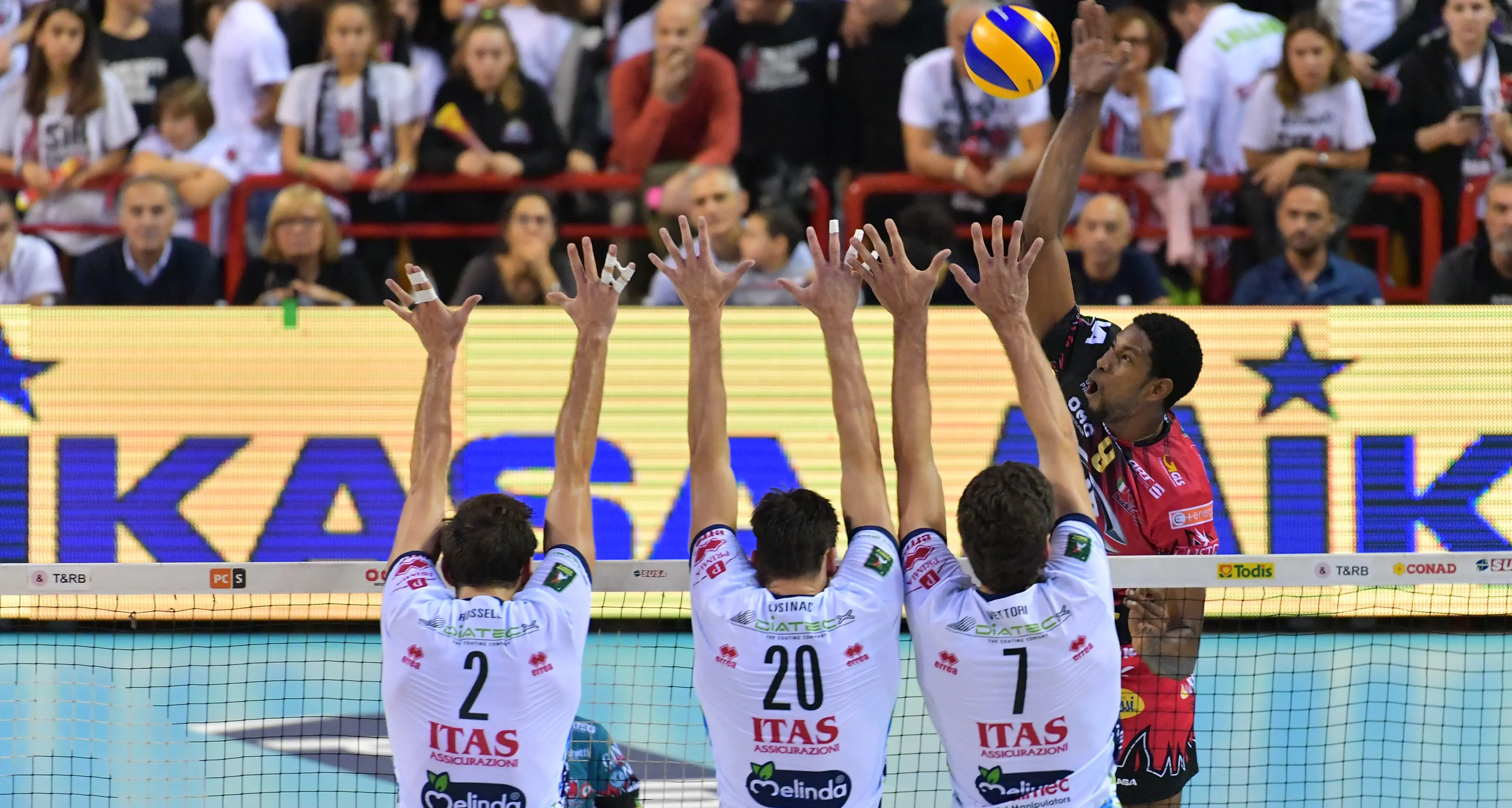 Volley, lotta Itas-Sir per il titolo d'inverno
