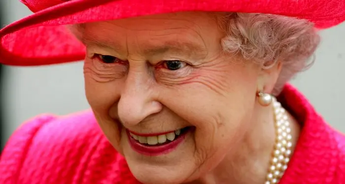 A 9 anni scrive alla regina Elisabetta le risponde