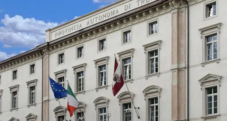 Fondo di solidarietà del Trentino I sindacati sparano a zero su Spinelli «Dall'assessore solamente offese»