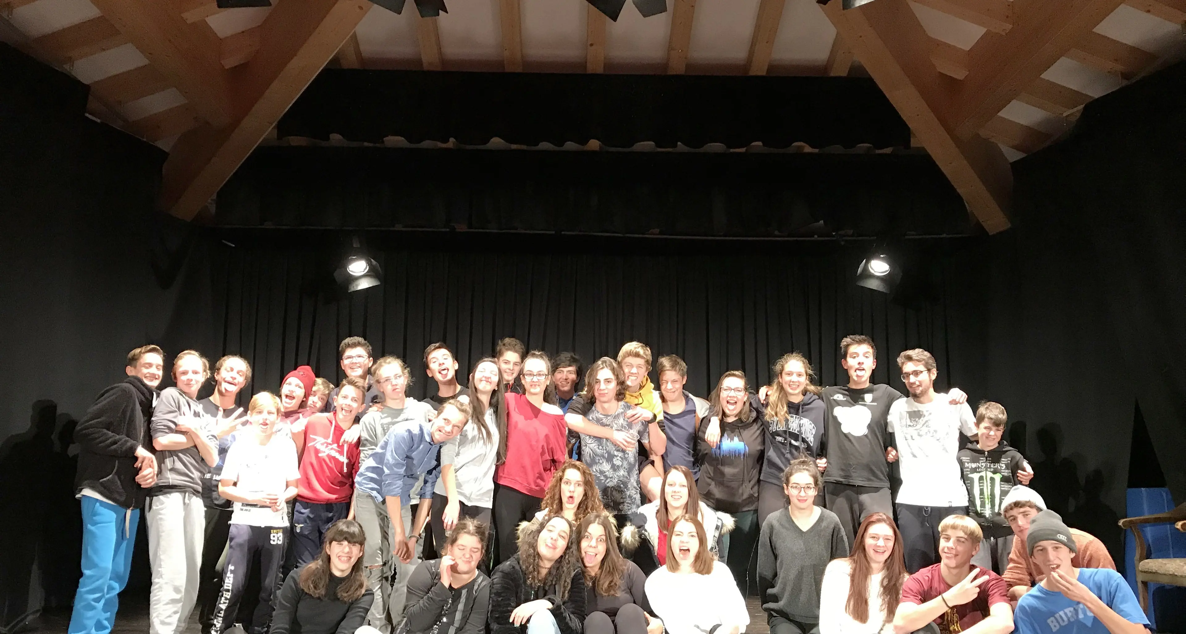 Sessanta talentuosi giovani di Fiemme e Fassa nello spettacolo teatrale \"L circo di talenc\"