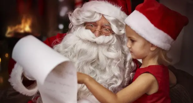 La magia di Babbo Natale? Si smette di crederci a otto anni
