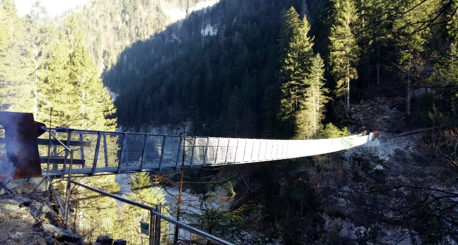 Il ponte tibetano in Val Noana è diventato finalmente realtà