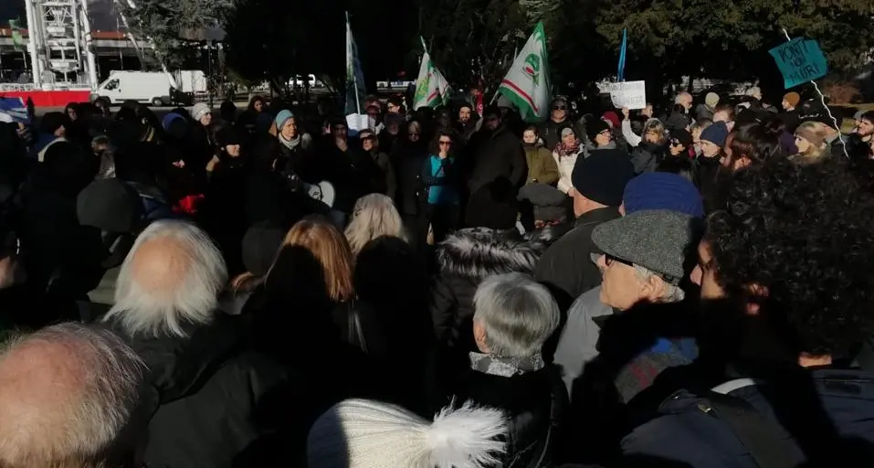 Tagli a Cinformi e accoglienza: scatta la protesta Presidio dei sindacati davanti alla Provincia