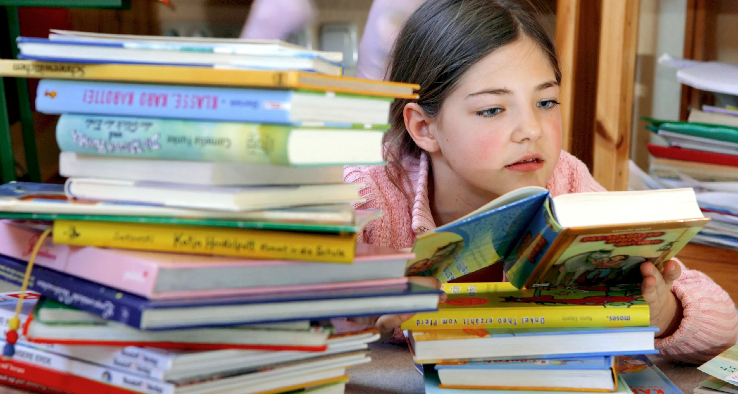 Mille libri in regalo alle scuole, grazie alla Giunti