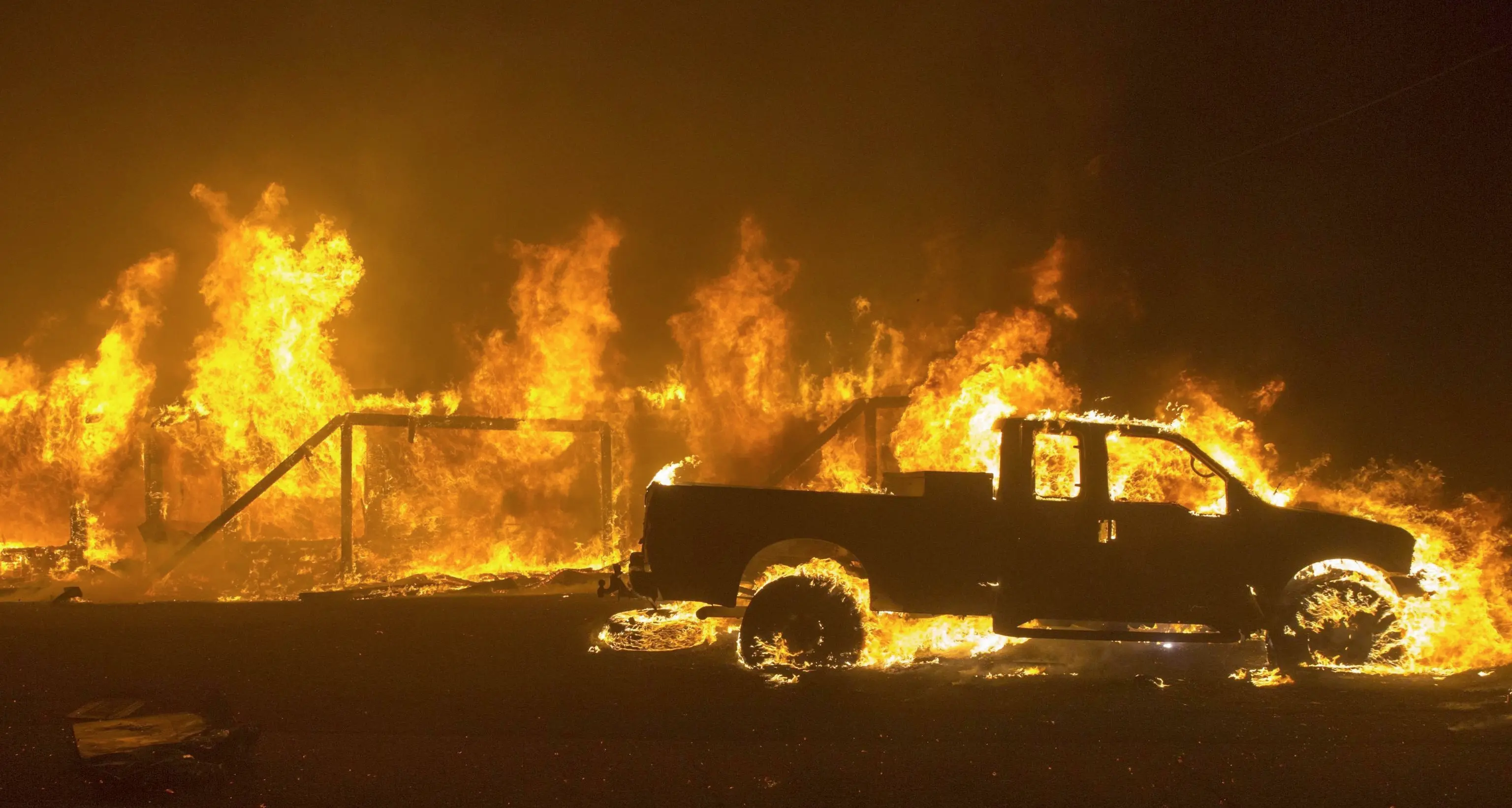 California a fuoco, evacuata Malibu