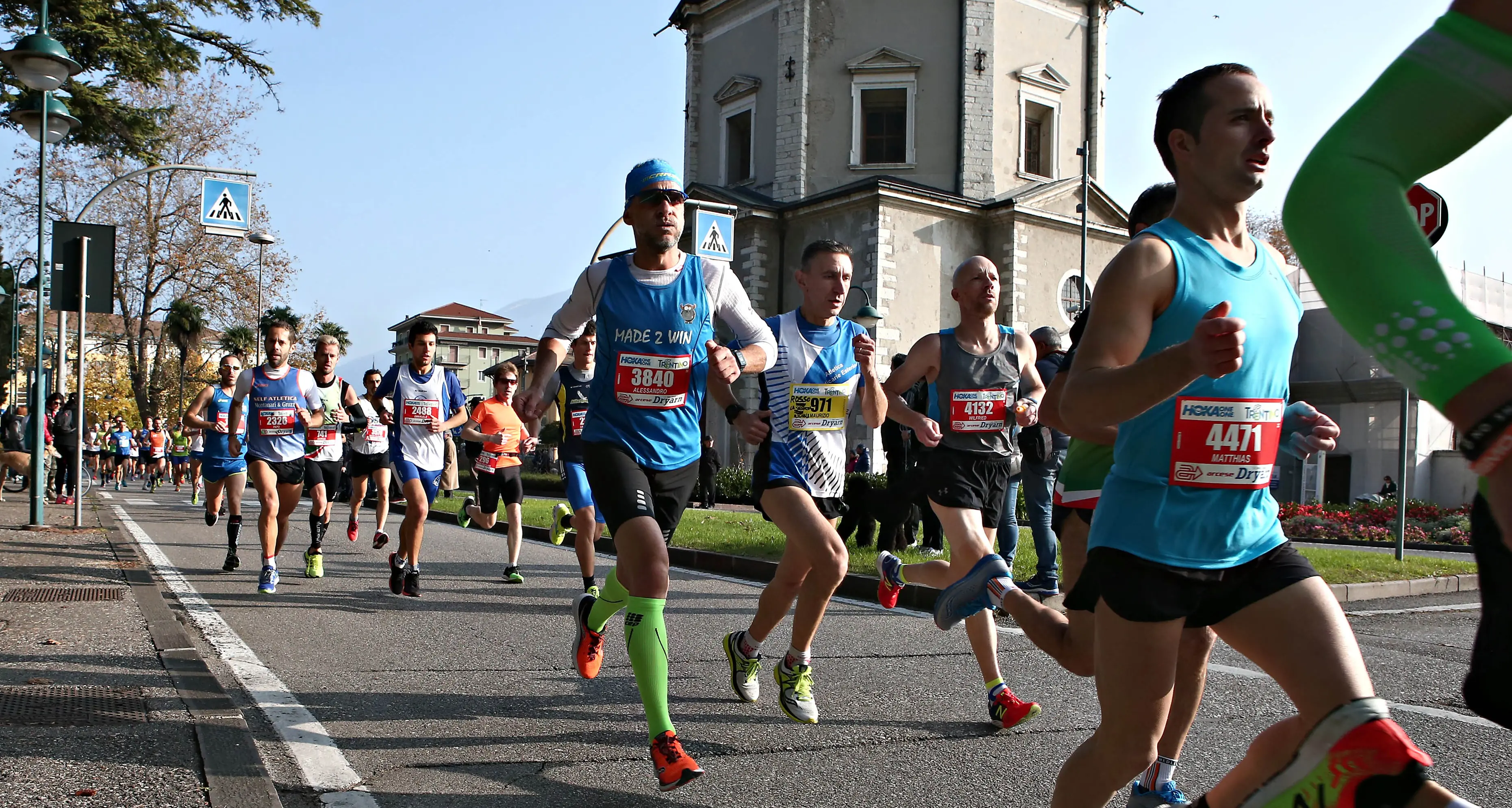 La carica dei seimila sul Garda all'Half Marathon con firme illustri