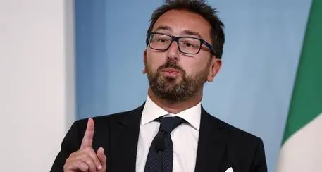 Magistrati in pensione a 72 anni: Bonafede «cancella» l'emendamento