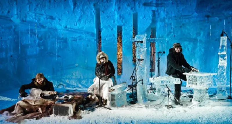 Riapre il teatro nell'igloo con strumenti di ghiaccio: al Presena 50 concerto fino a marzo