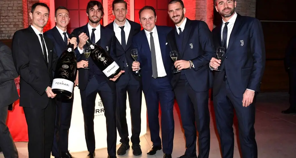 La Juve festeggia il Natale con le bollicine Ferrari