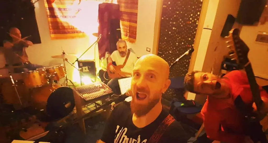 Questa sera il «rock ignorante» degli OrcoMondo