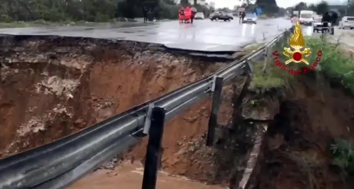 Voragine sulla Pontina al Circeo, si cerca un uomo