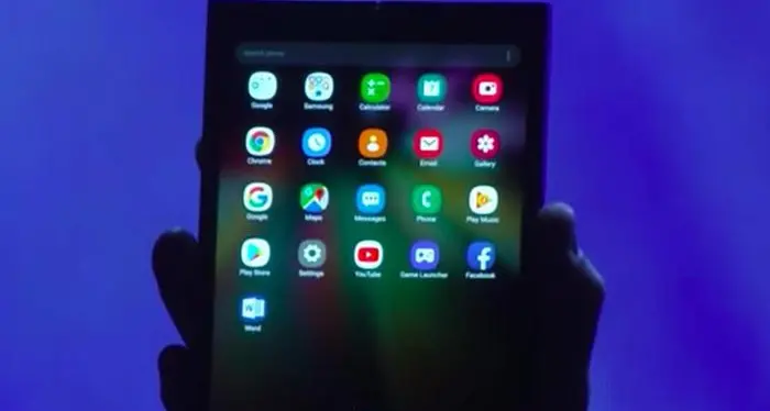 Samsung svela smartphone pieghevole, è anche tablet