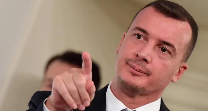 Bufera su Casalino per video contro anziani e Down Lui: «Vogliono infangarmi»
