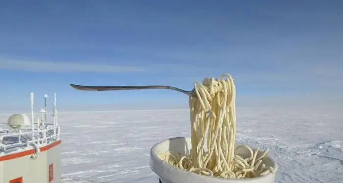 Antartide, a -70 gradi gli spaghetti del ricercatore congelano subito