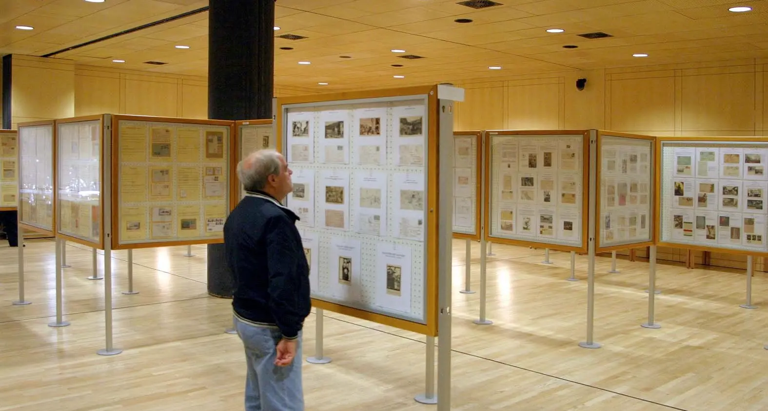 Rovereto, al via la mostra di filatelia