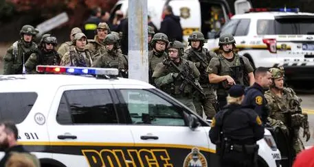 Pittsburgh, 29 capi d'accusa Il killer rischia la pena di morte
