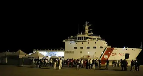 Migranti, a Pozzallo sbarcano in 509