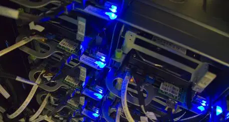 Cambridge Analytica cessa le operazioni dopo lo scandalo Facebook
