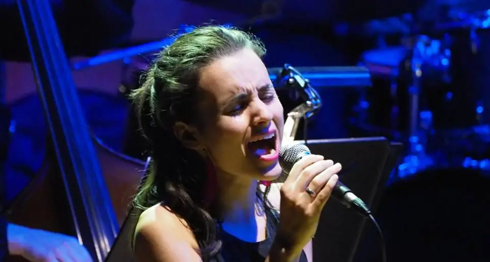 Andrea Motis, la stella del jazz catalano, illumina oggi I Suoni delle Dolomiti