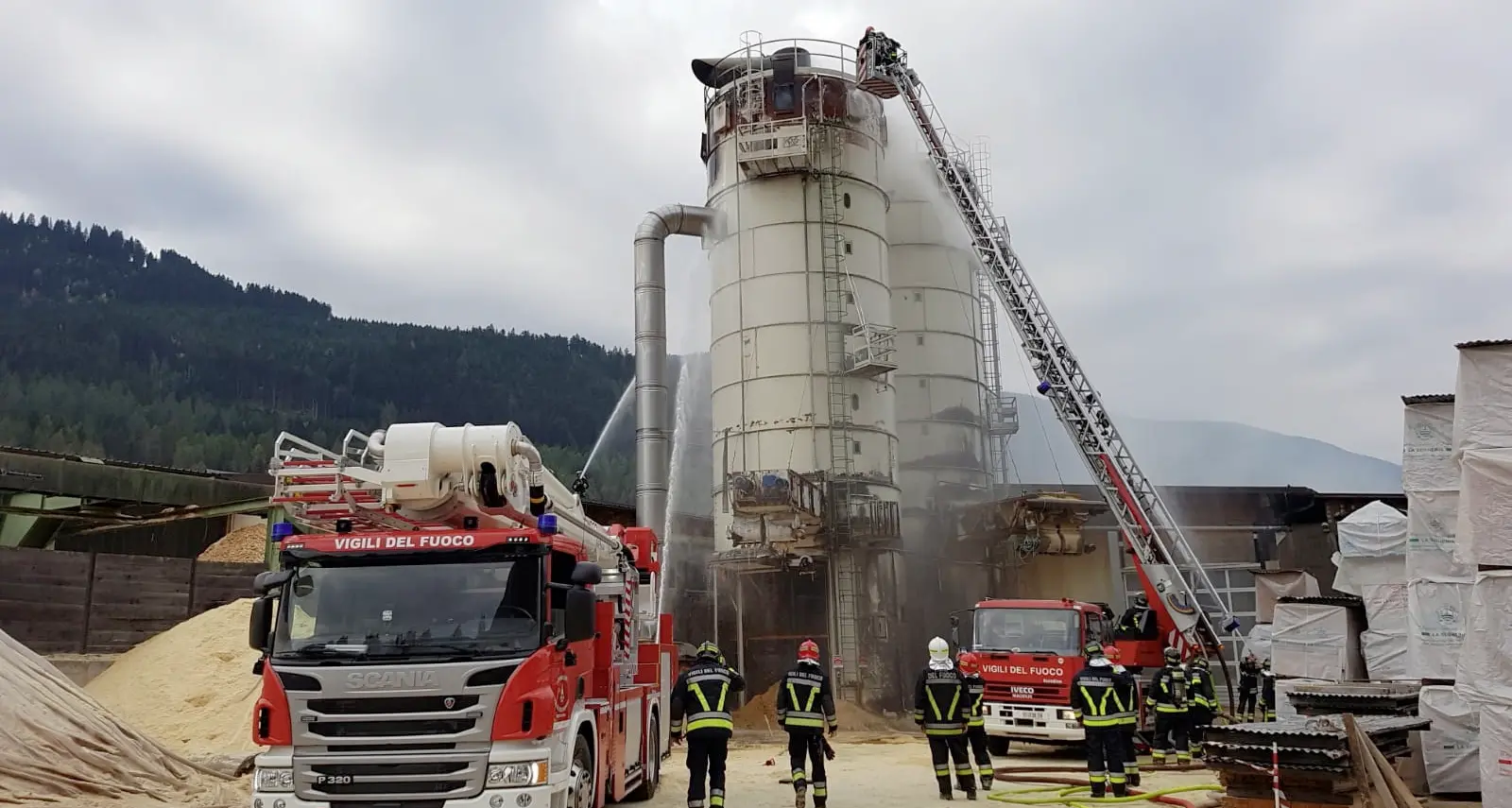 Allarme incendio alla segheria