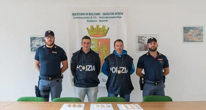 Con 1,4 kg di droga nell'intestino fermato su un Eurocity al Brennero