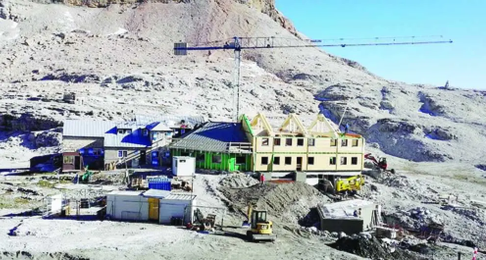 Il nuovo rifugio Boè, cantiere «estremo» a quota 3mila metri
