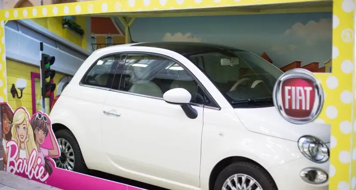 Fiat 500 e Barbie assieme per le candid camera
