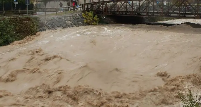 Maltempo in Trentino, oltre 200 interventi Esondato il Brenta, allagamenti a Levico