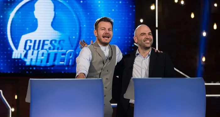 Saviano a gara di haters con Cattelan