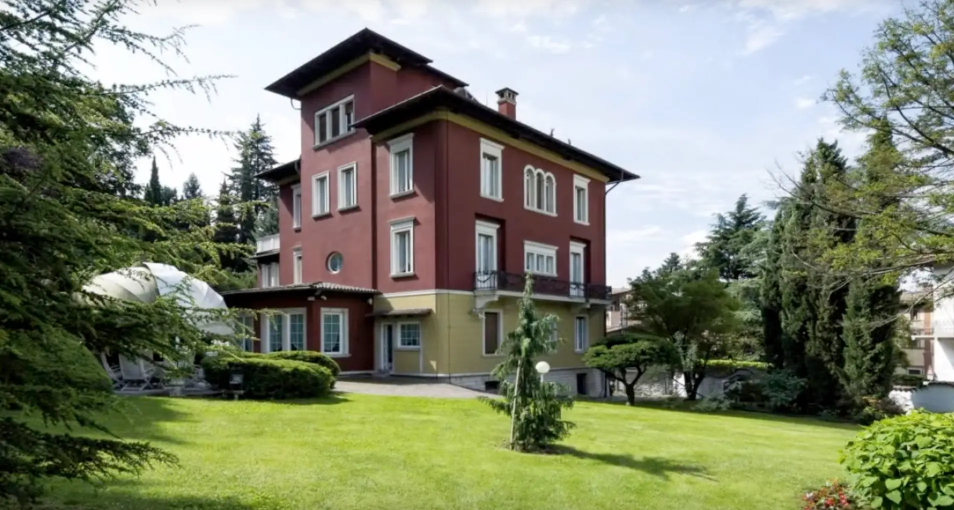 Villa Marangoni in vendita Costa «solo» 3,1 milioni