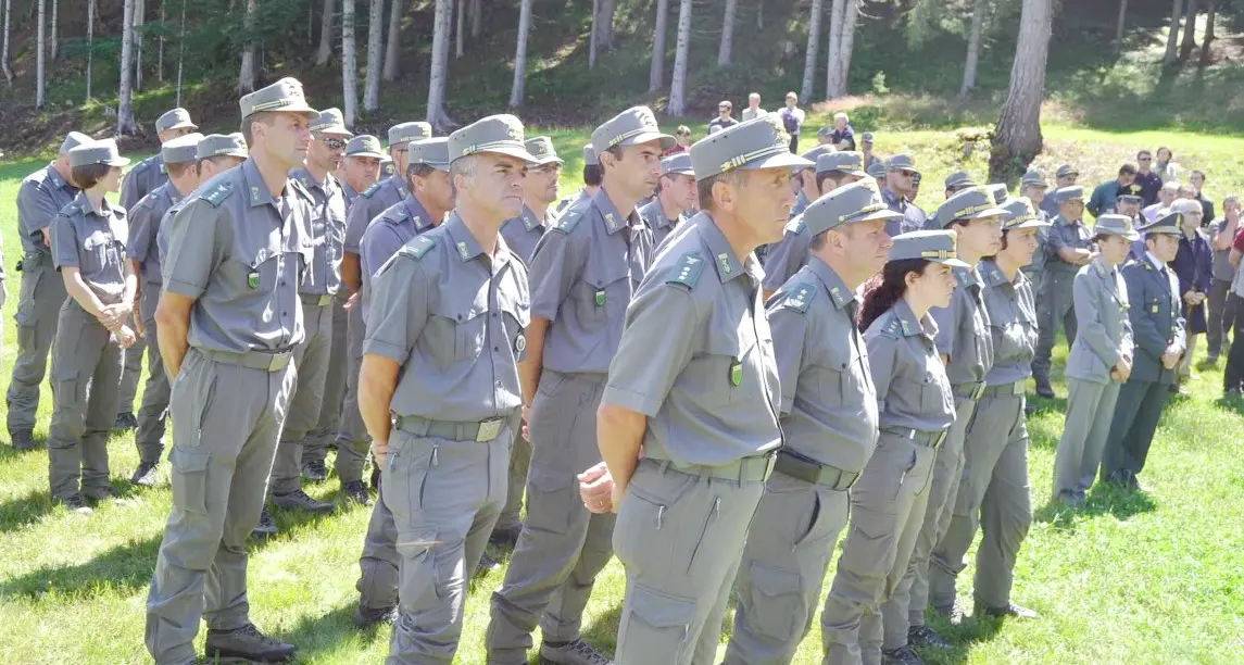 Forestali, dopo armi per orsi i fucili calibro 12 per altri 20