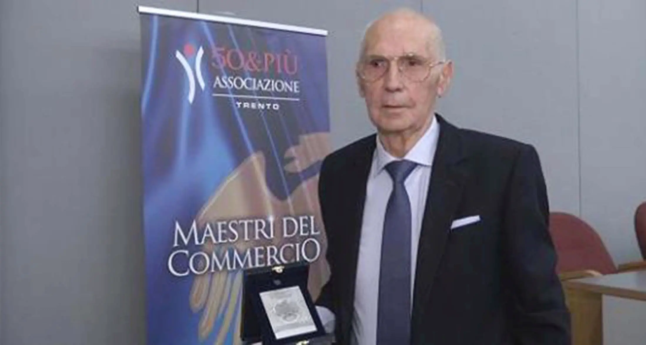 Lavis, a Mario Largher conferita a Riva del Garda l'Aquila di Diamante della Confcommercio