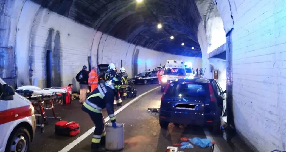 Scontro frontale in galleria: sei feriti tra Ponte Arche e Tione