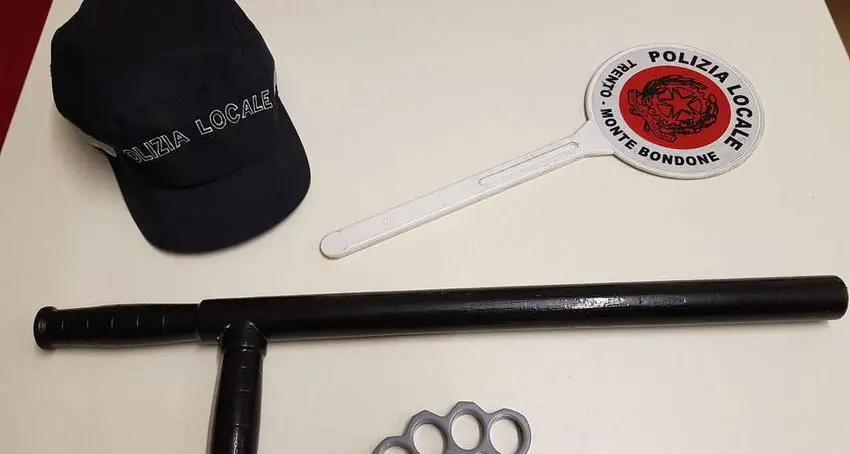 Manganello e tirapugni sul furgone Denunciato un camionista
