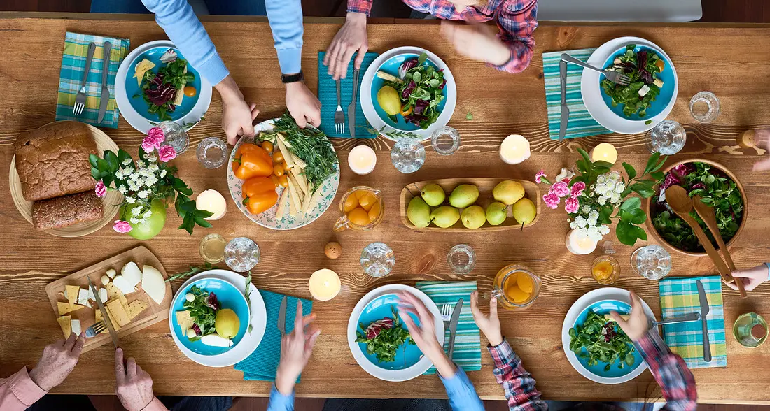 Italiani a tavola, 30 minuti per cucinare e altri 30 per mangiare
