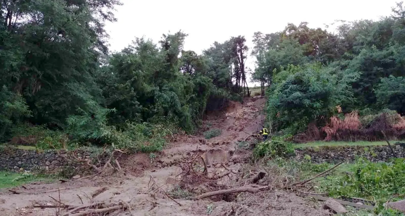 Scurelle, frana vicino alle case Il vallotomo ferma il fango