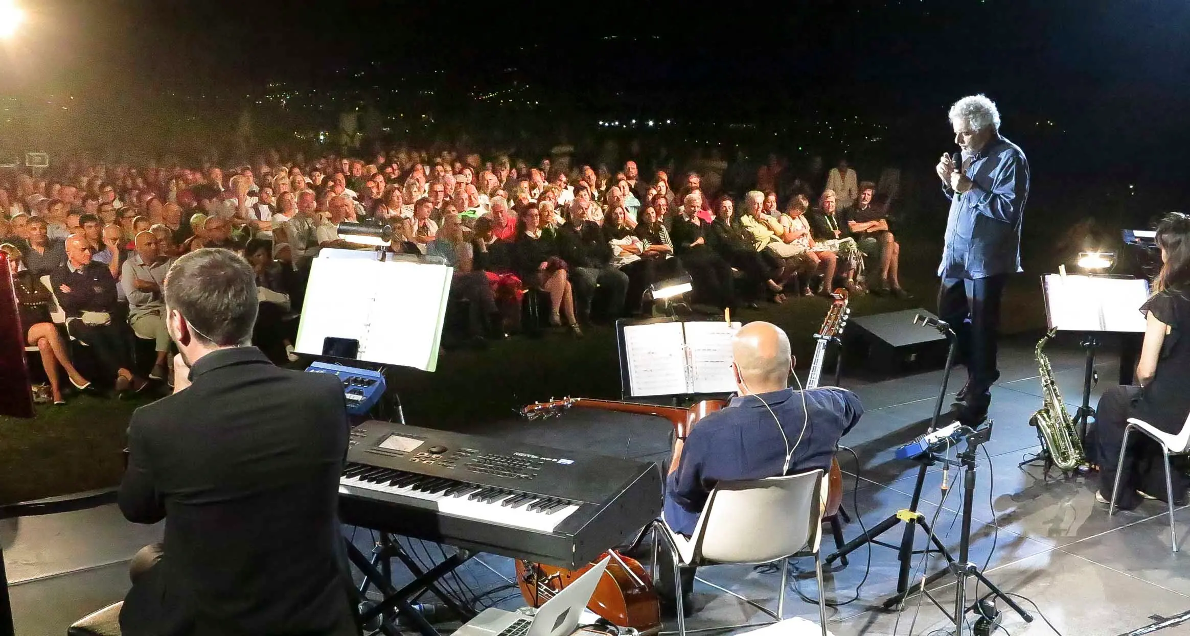 Arco, in 550 al castello per le melodie di Piovani