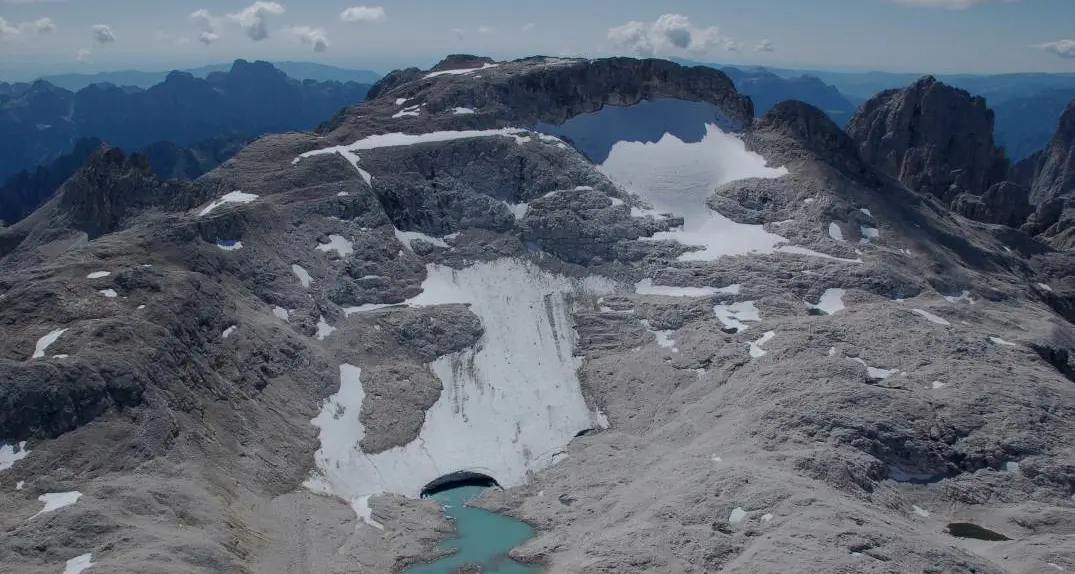 La lenta agonia dei ghiacciai trentini Si teme un calo di spessore di 2 metri