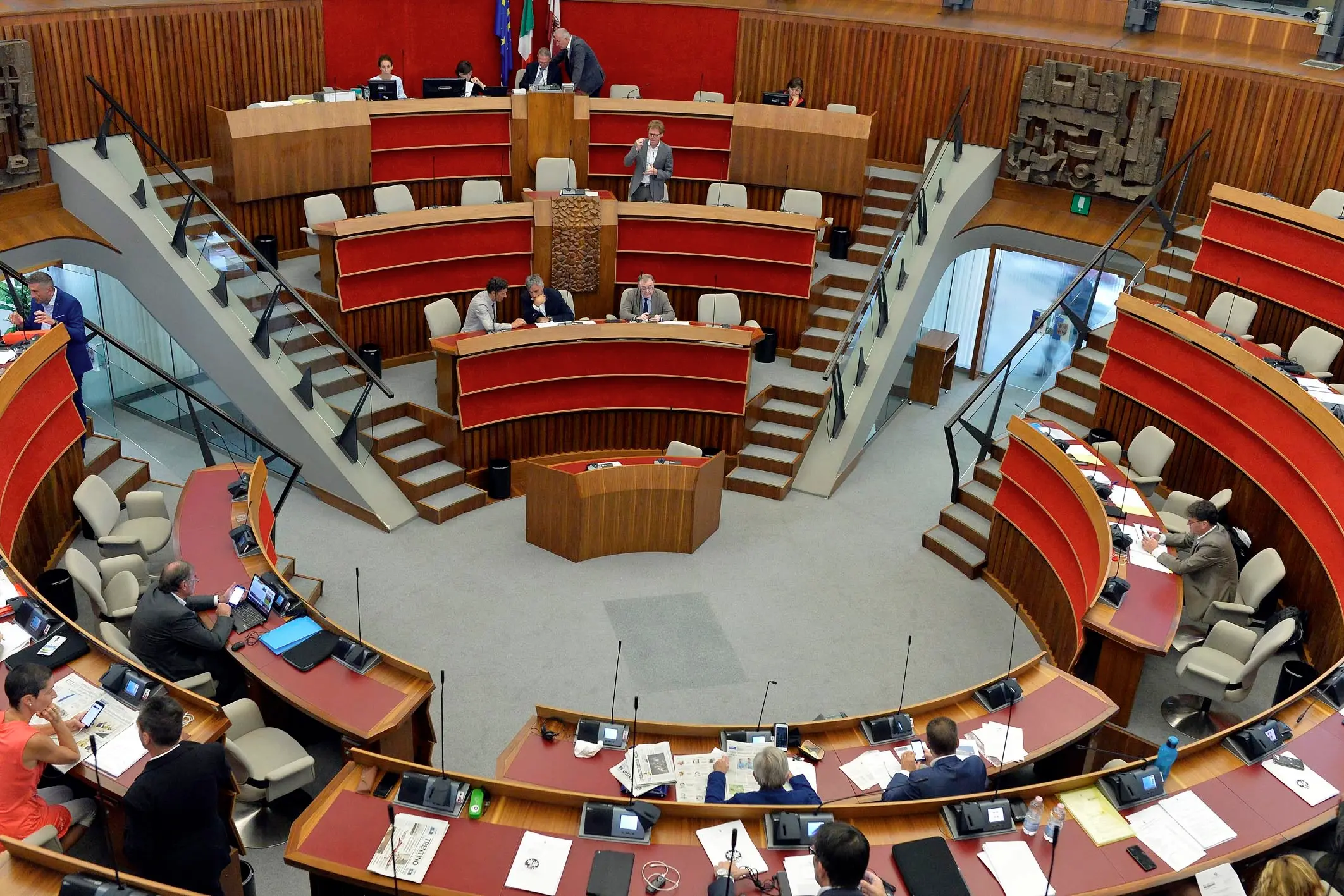 Provincia, numeri da circo di fine legislatura