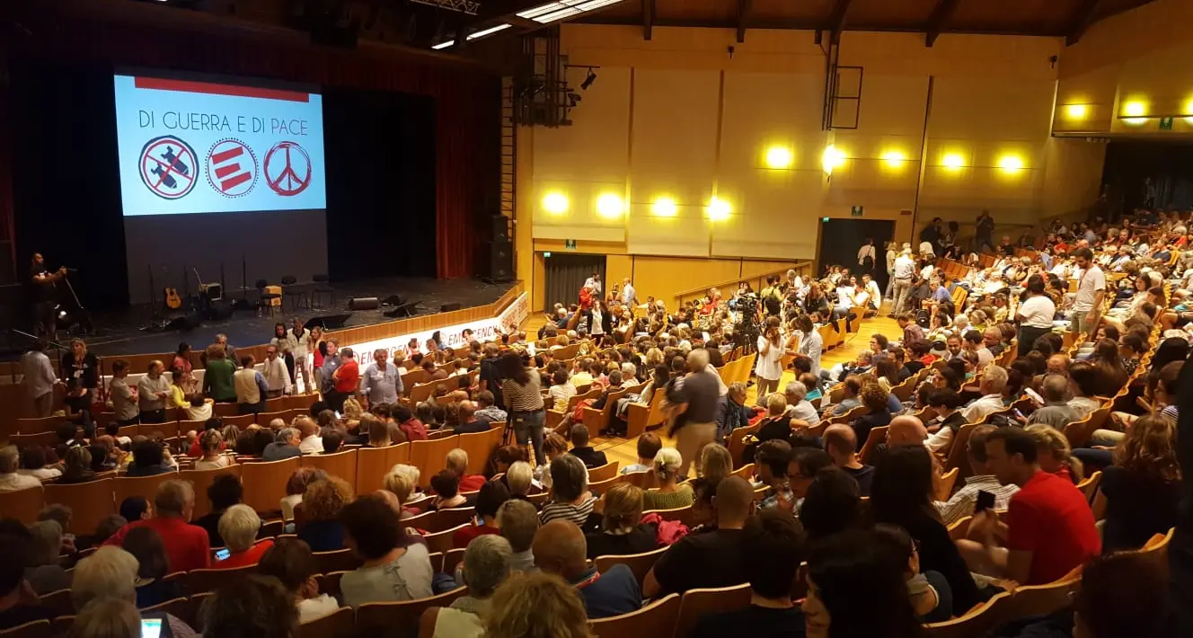 Gino Strada e Neri Marcorè al S. Chiara per Emergency