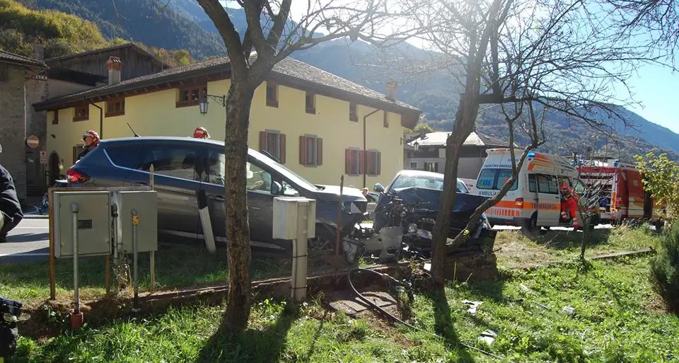 Incidente in valle del Chiese: scontro tra due auto a Lardaro